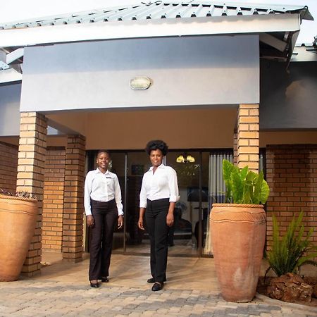 Chitova'S Guesthouse Victoria Falls Exterior foto