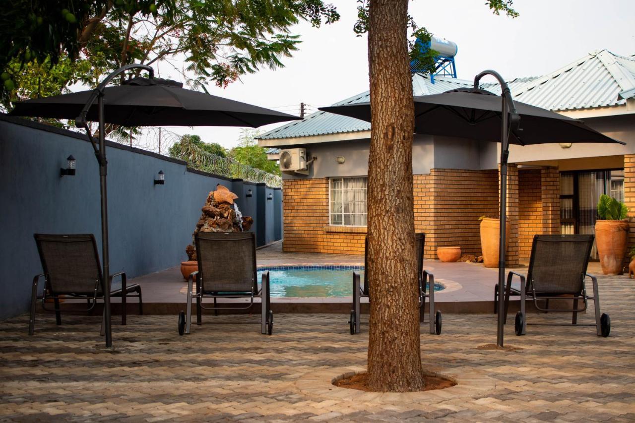 Chitova'S Guesthouse Victoria Falls Exterior foto